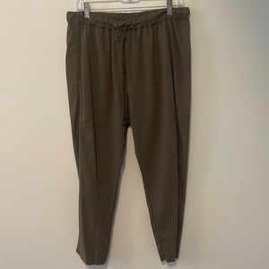 Xirena khaki super light summer pants size L